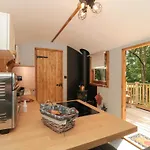 The Foxes Den Shepherds Hut
