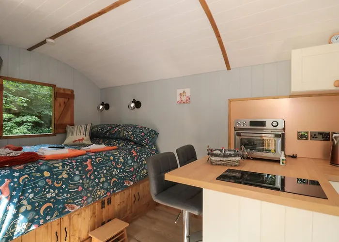 The Foxes Den Shepherds Hut * בריסטול