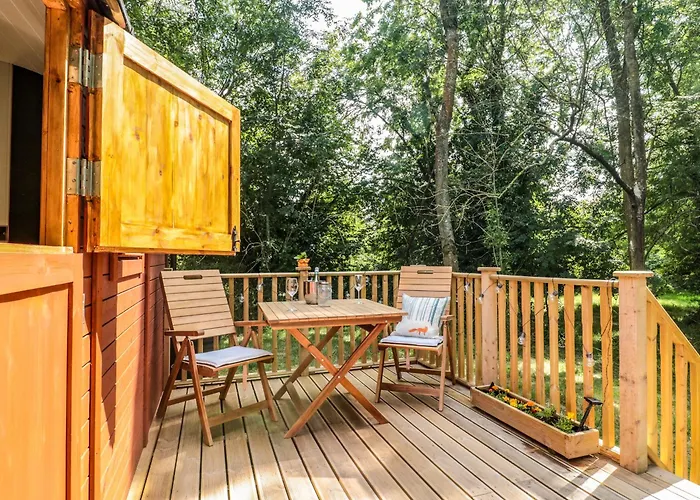 The Foxes Den Shepherds Hut *