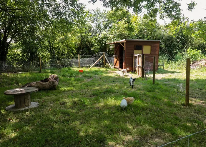 בית נופש The Foxes Den Shepherds Hut בריסטול