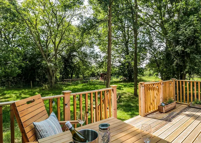 The Foxes Den Shepherds Hut *