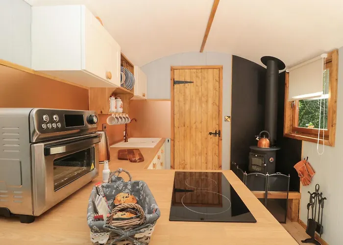 The Foxes Den Shepherds Hut * Bristol